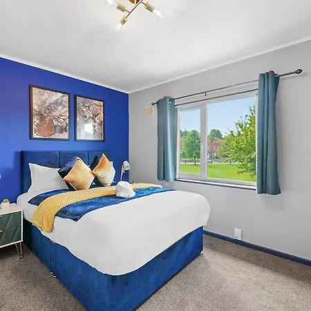 Holiday home Modern 3 Bedroom House With Free Parking
