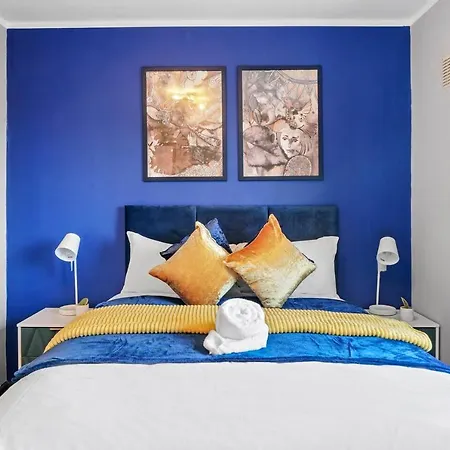 Modern 3 Bedroom House With Free Parking Bristol
