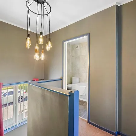Modern 3 Bedroom House With Free Parking Holiday home